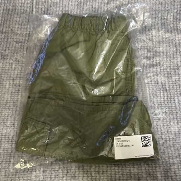 H&M Cotton Cargo Shorts Green - Picture 4 of 7